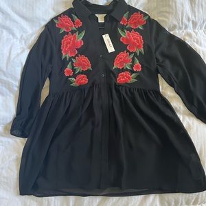Beautiful Ariat 🌹 Rose Embroidered Blouse NWT